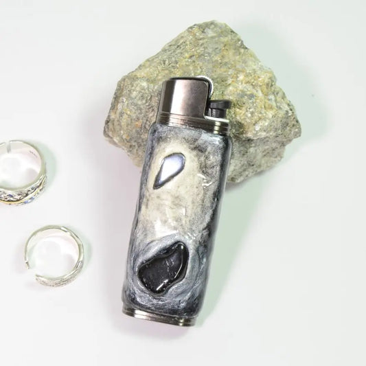 Artisan lighter case with stone details, Mellow Sora, silver rings and rock background